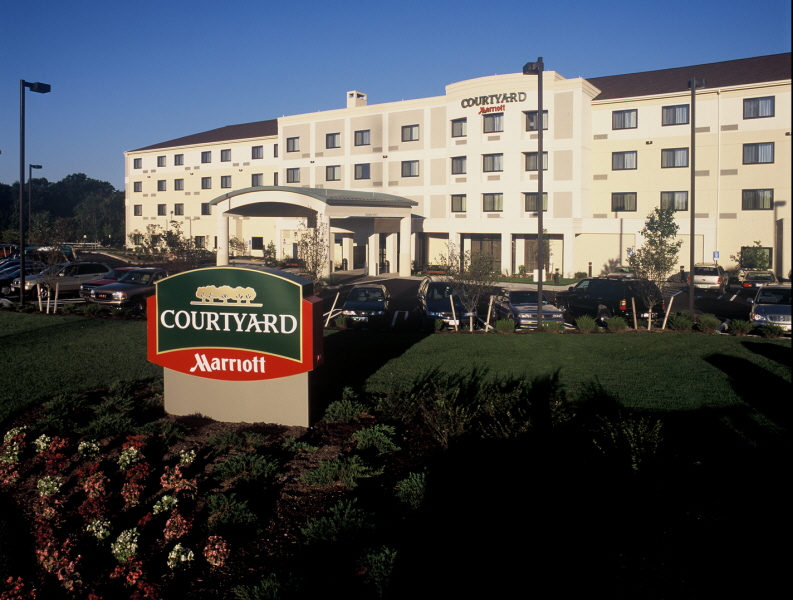 01_Courtyard Middletown1.jpg